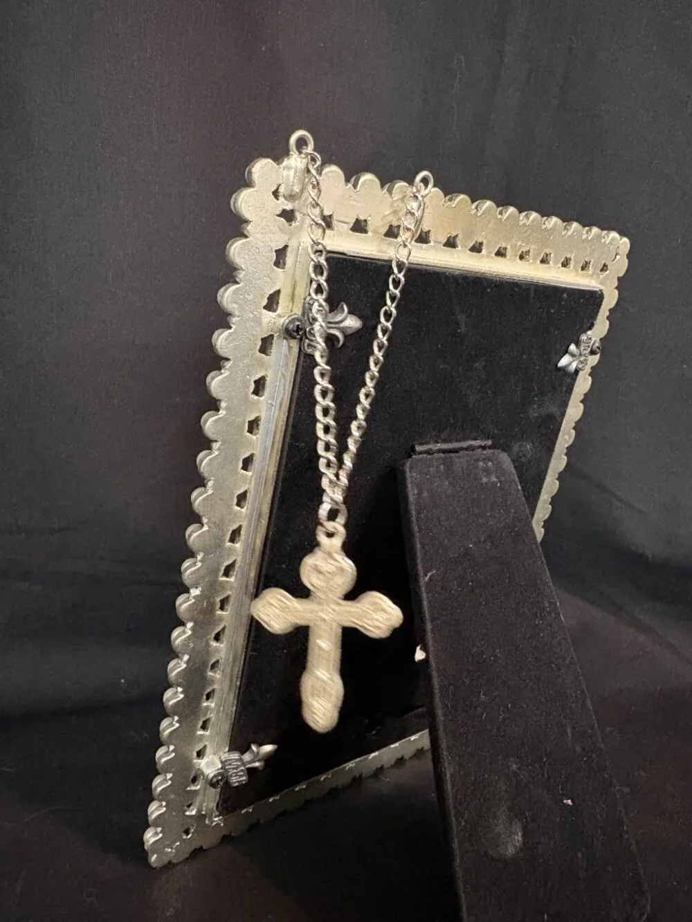 Vintage JBW Berkeley Designs 4x6 Pearl Picture Frame with Attached Silver Cross